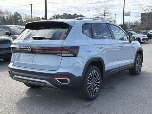New 2026 Volkswagen Taos SE image 5