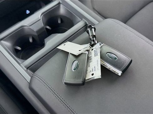 Used 2025 Land Rover Defender 130 X-Dynamic SE AWD/4WD image 17