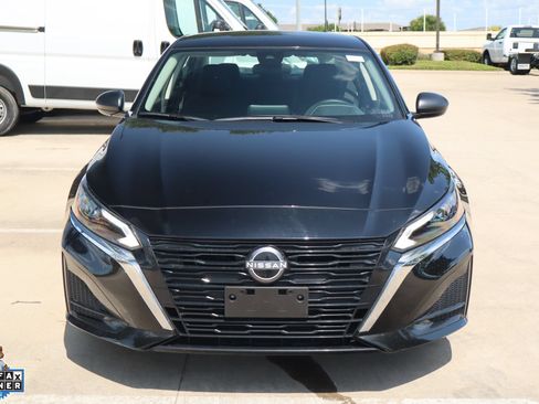 Used 2025 Nissan Altima 2.5 SV FWD image 9