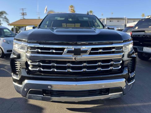 Used 2022 Chevrolet Silverado 1500 LTZ AWD/4WD image 3