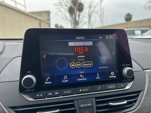 Used 2025 Nissan Altima 2.5 SV image 21