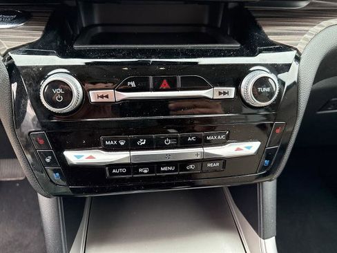 Certified 2023 Ford Explorer Limited image 24