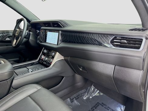 Used 2024 GMC Yukon XL Denali RWD image 32