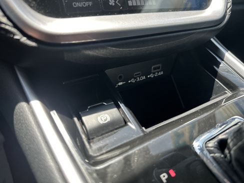 Used 2023 Subaru Outback Touring AWD/4WD image 16
