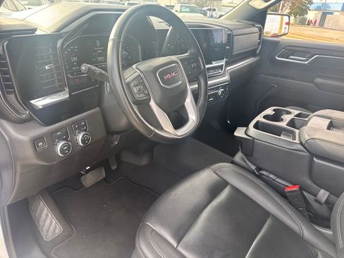 Used 2024 GMC Sierra 1500 SLT image 18