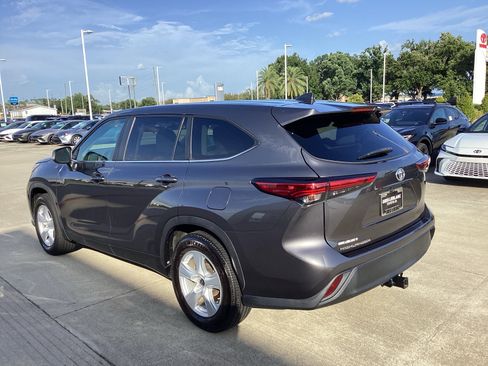 Used 2023 Toyota Highlander L FWD image 5