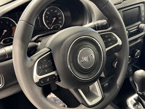 Used 2020 Jeep Renegade Sport image 16