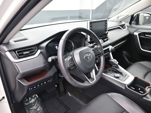 Used 2022 Toyota RAV4 Limited image 9
