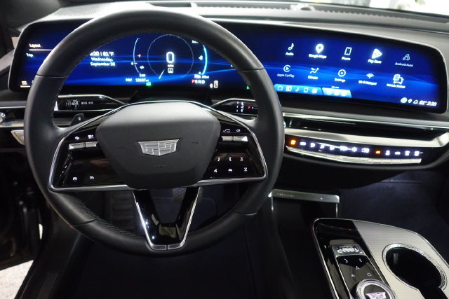 Used 2024 Cadillac Lyriq Tech AWD/4WD image 12
