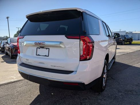 Used 2024 GMC Yukon Denali w/ Advanced Technology Package AWD/4WD image 4
