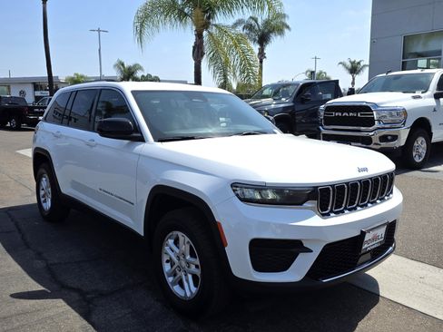 Certified 2024 Jeep Grand Cherokee Laredo RWD image 6