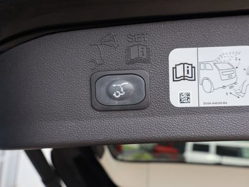 Used 2017 Ford Escape Titanium FWD image 29