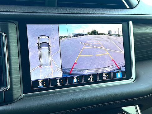 Used 2021 GMC Yukon Denali w/ Denali Premium Package image 32