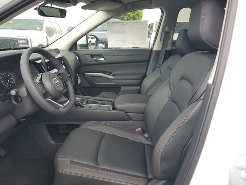 New 2025 Nissan Pathfinder SL image 10