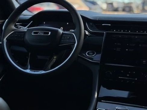 Used 2022 Jeep Grand Cherokee Trailhawk image 2