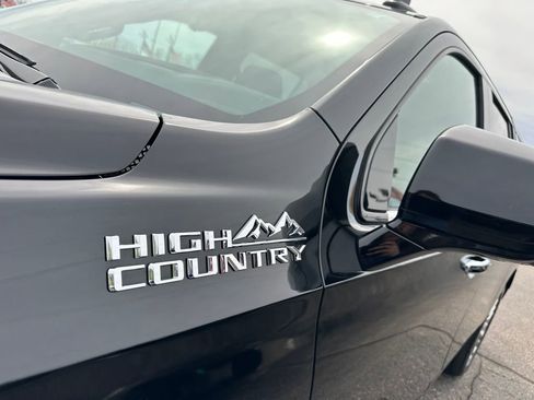 Used 2023 Chevrolet Suburban High Country AWD/4WD image 12