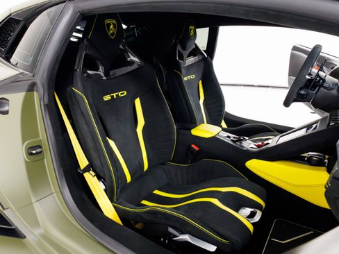 Used 2022 Lamborghini Huracan STO image 34