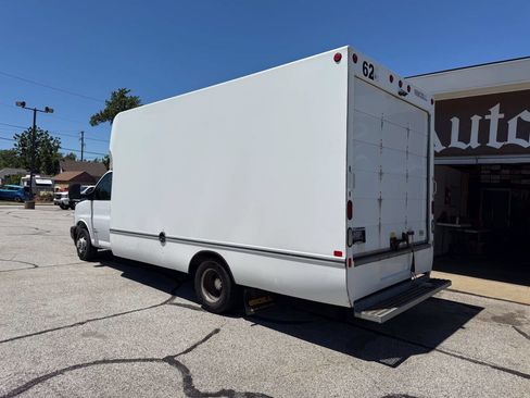 Used 2018 Chevrolet Express 4500 Extended w/ Driver Convenience Package RWD image 6