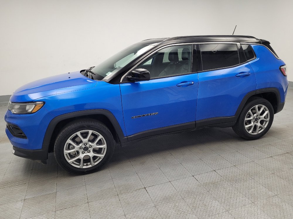Used 2025 Jeep Compass Limited AWD/4WD image 2
