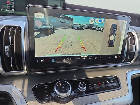 Used 2025 Ford Expedition Platinum image 20