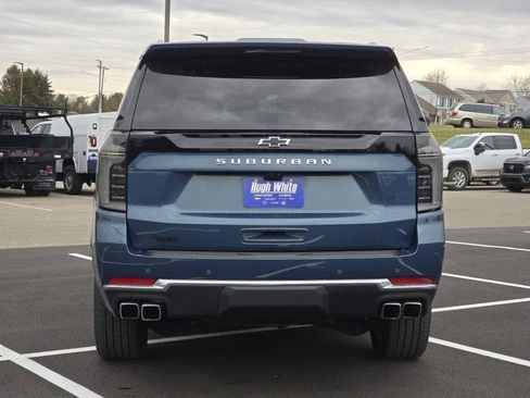 Used 2025 Chevrolet Suburban High Country AWD/4WD image 14