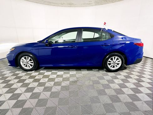 Used 2025 Toyota Camry LE image 6