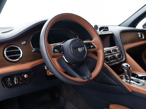 Used 2023 Bentley Bentayga Extended Wheelbase AWD/4WD image 14