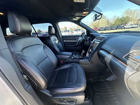 Used 2019 Ford Explorer Sport image 25