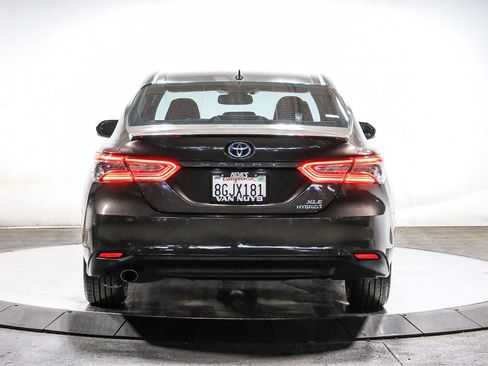 Certified 2018 Toyota Camry XLE w/ Audio Package FWD image 4