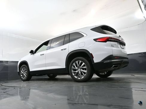 Used 2026 Buick Enclave Preferred AWD/4WD image 21