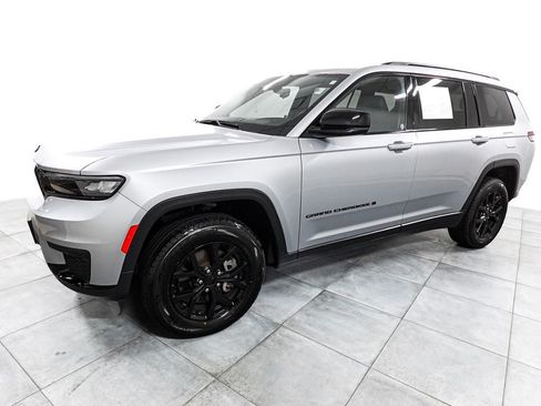 Used 2024 Jeep Grand Cherokee L Laredo AWD/4WD image 4