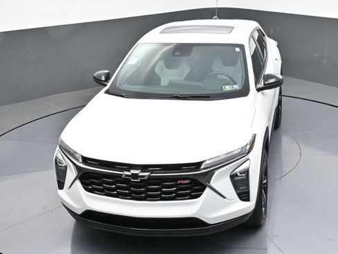 Used 2025 Chevrolet Trax RS w/ Sunroof Package FWD image 45