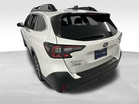 Used 2022 Subaru Outback Premium image 5