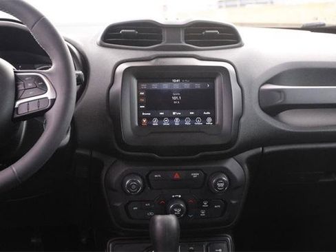 Used 2019 Jeep Renegade Latitude image 24