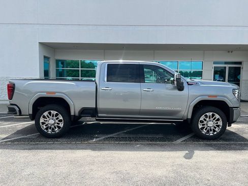 New 2026 GMC Sierra 2500 Denali w/ Denali Reserve Package AWD/4WD image 3