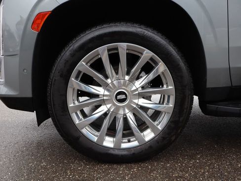 Used 2024 Cadillac Escalade Premium Luxury image 34