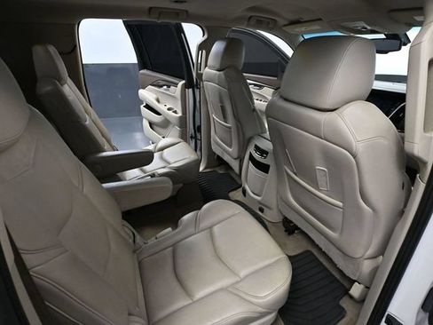 Used 2017 Cadillac Escalade ESV 4WD image 47