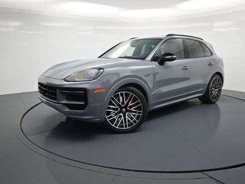 Certified 2024 Porsche Cayenne Turbo AWD/4WD image 35