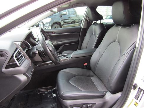 Used 2021 Toyota Camry XSE image 8