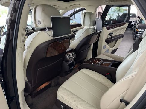 Used 2017 Bentley Bentayga image 21