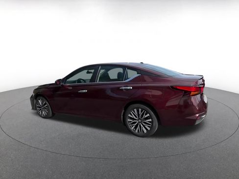 Used 2025 Nissan Altima 2.5 SV FWD image 8