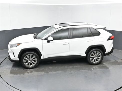 Used 2020 Toyota RAV4 XLE Premium image 37