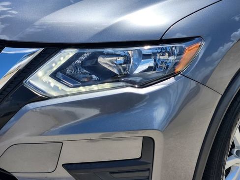 Used 2019 Nissan Rogue SV FWD image 9