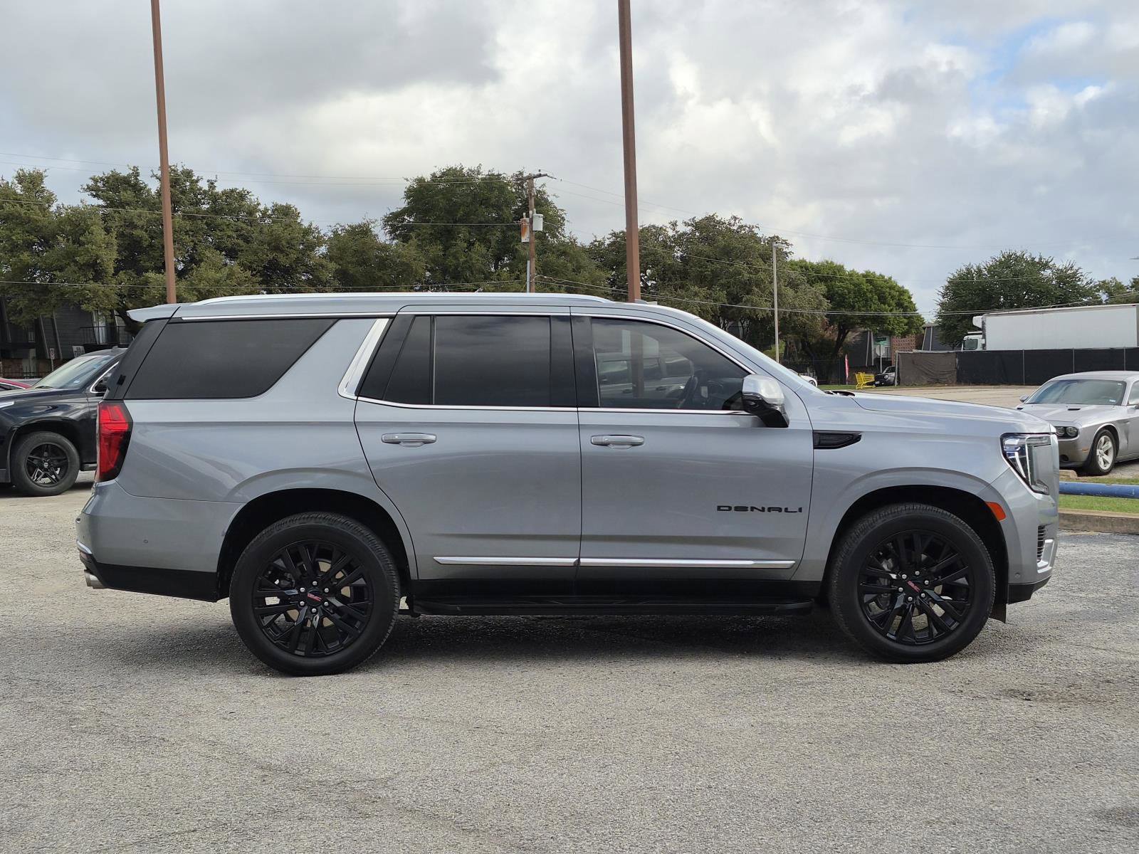 Used 2023 GMC Yukon Denali w/ Advanced Technology Package AWD/4WD image 8