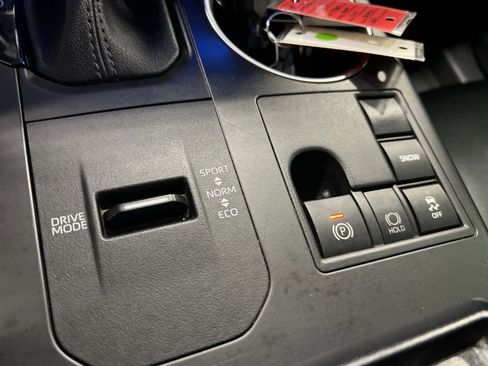 Used 2023 Toyota Highlander XLE image 33