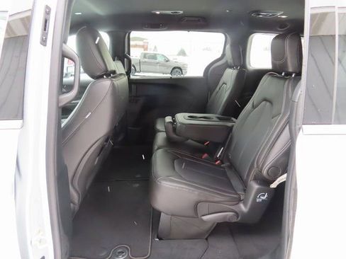 New 2026 Chrysler Pacifica Select image 19