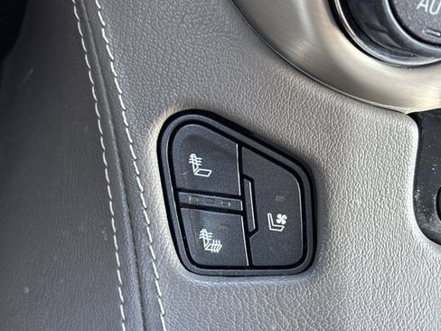 Used 2019 GMC Yukon Denali w/ Denali Ultimate Package image 38