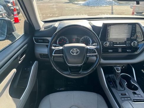 Used 2021 Toyota Highlander LE image 13