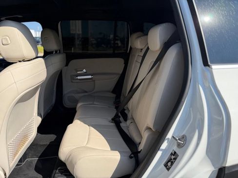 Used 2021 Mercedes-Benz GLB 250 image 4