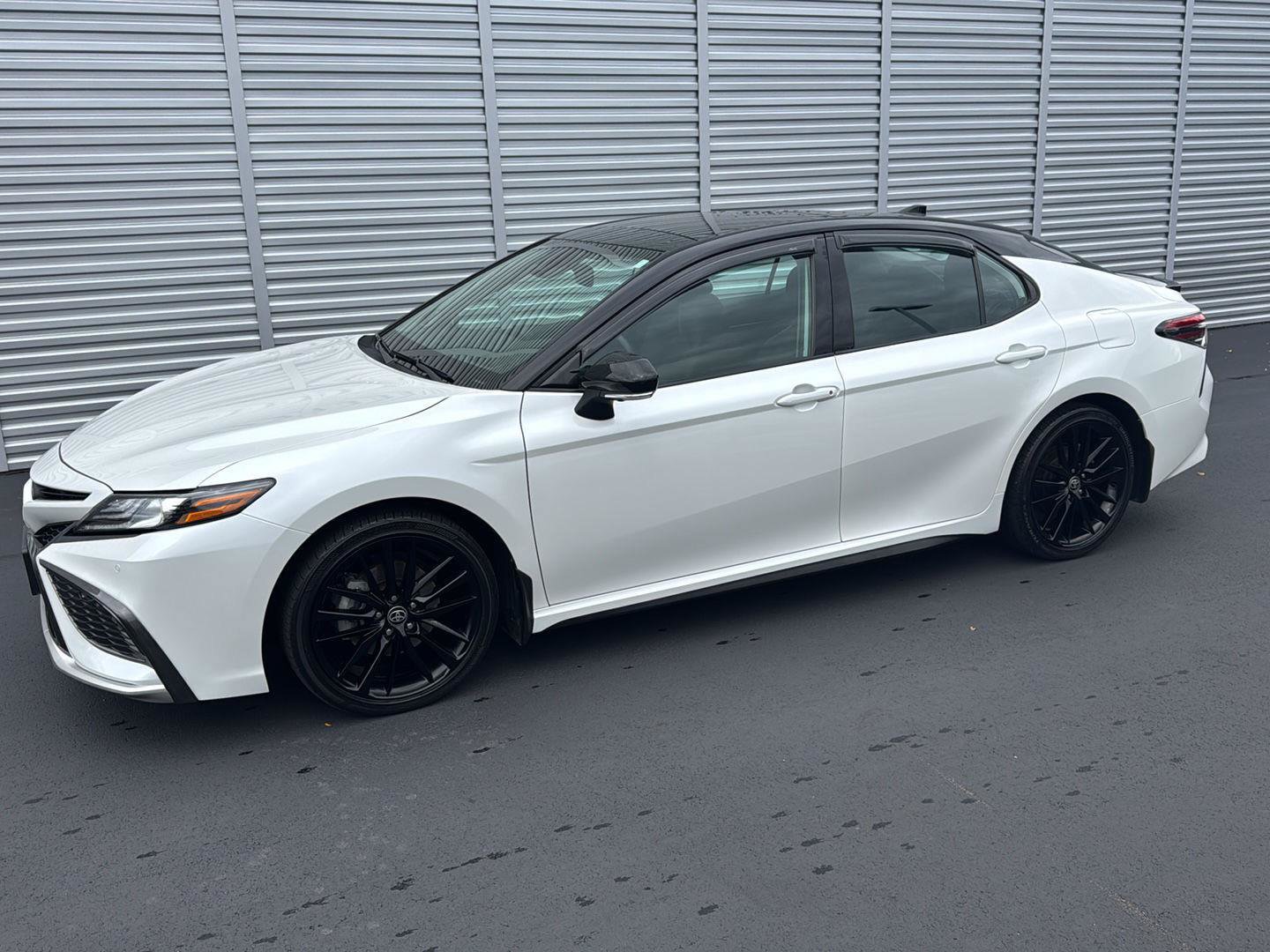 Used 2021 Toyota Camry XSE w/ Navigation Package FWD image 1